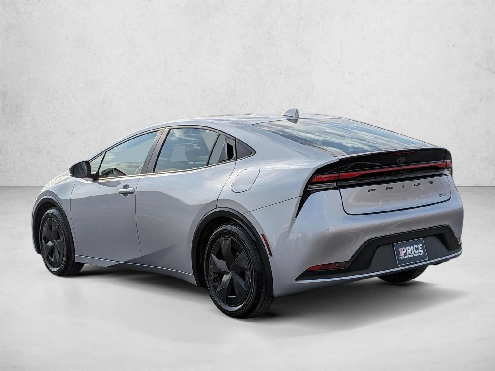 2025 TOYOTA PRIUS - Image 8