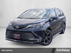 2026 Toyota Sienna Platinum 7 PASSENGER