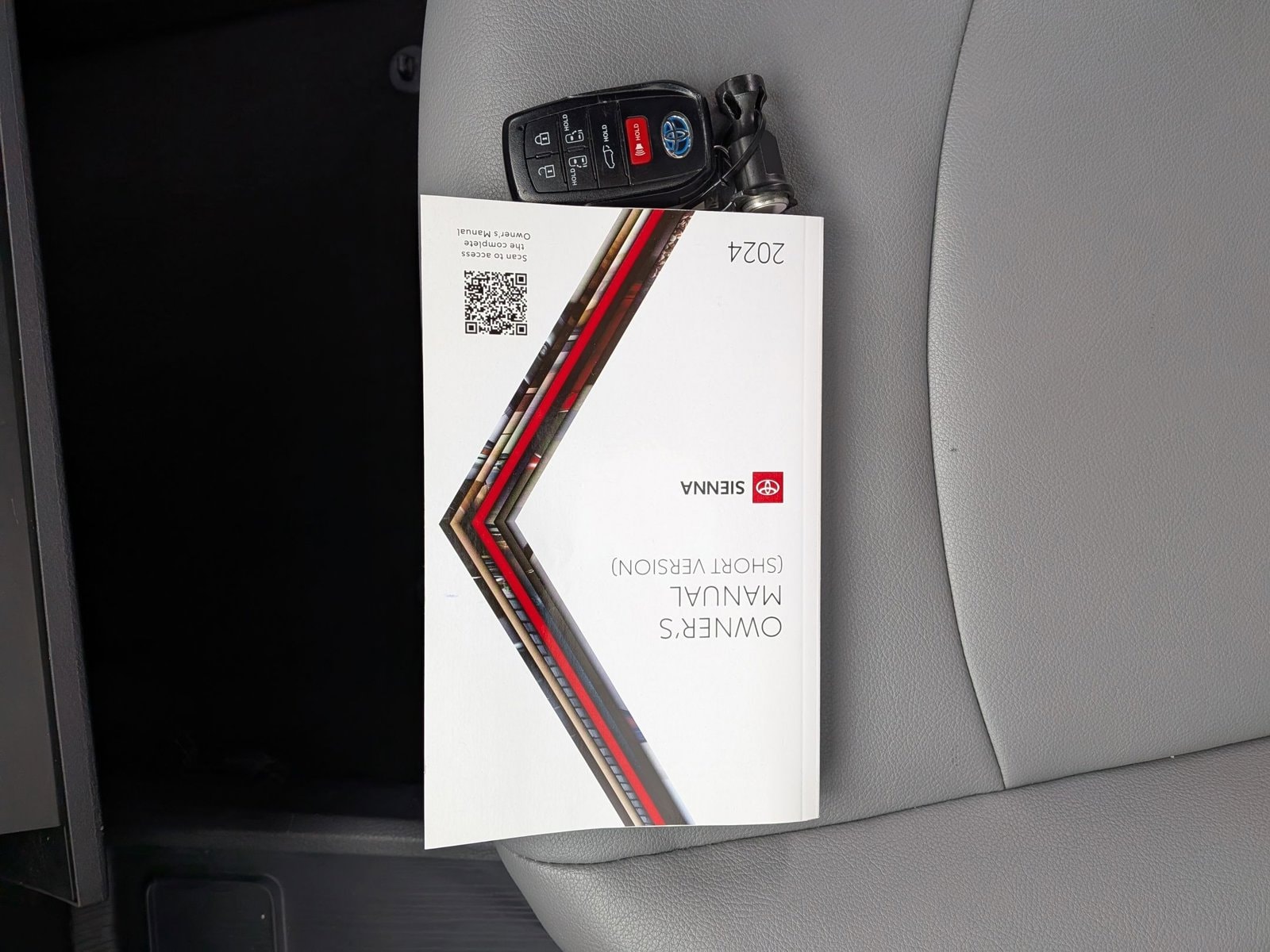 2024 TOYOTA SIENNA - Image 25