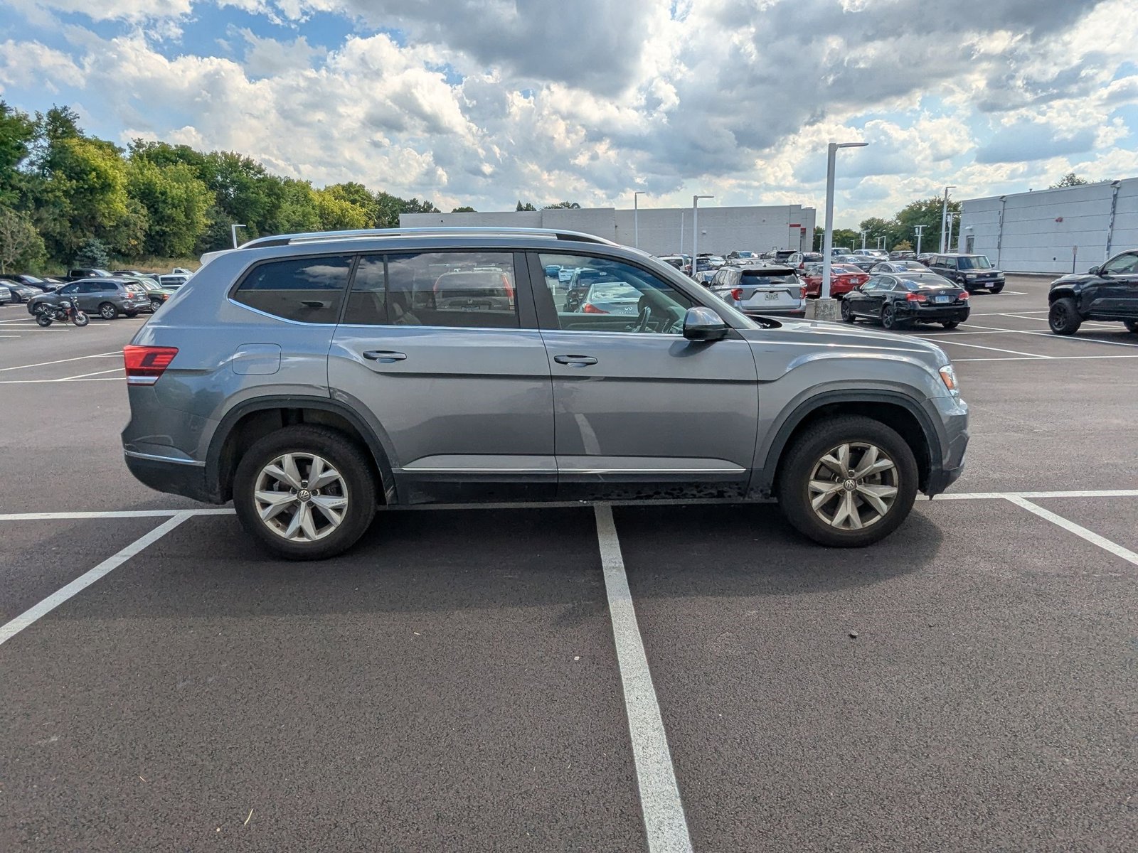 2018 Volkswagen Atlas V6 SEL photo 3
