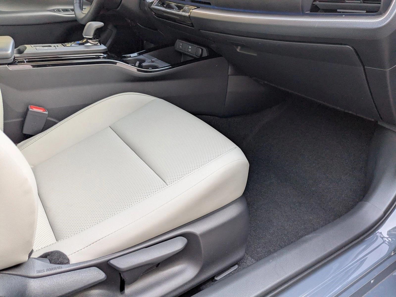 2025 TOYOTA PRIUS - Image 16