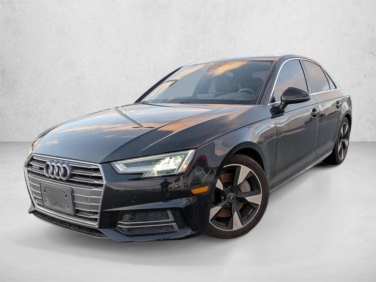 2017 Audi A4 Premium Plus's photo