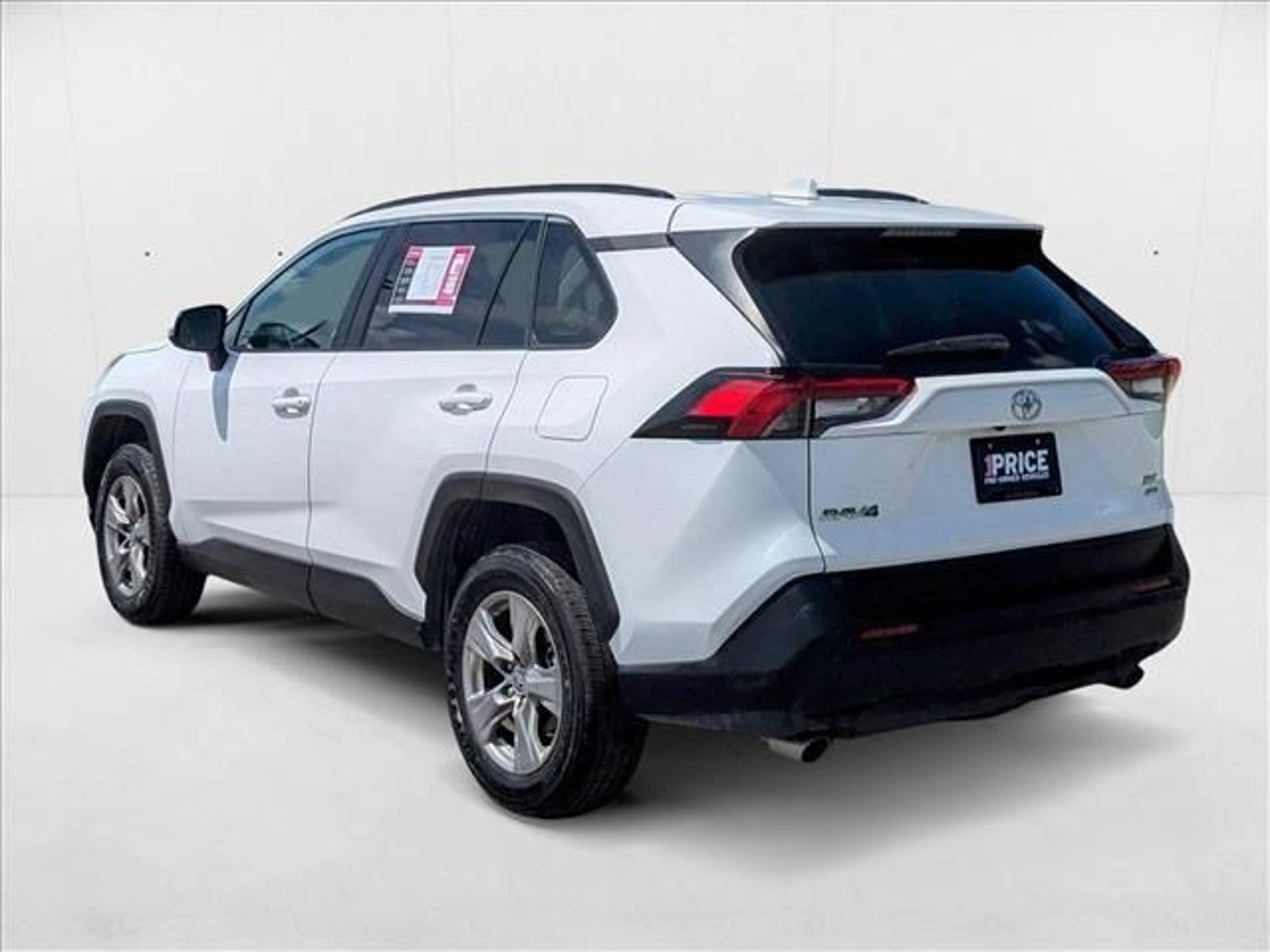 2023 Toyota RAV4 XLE photo 3