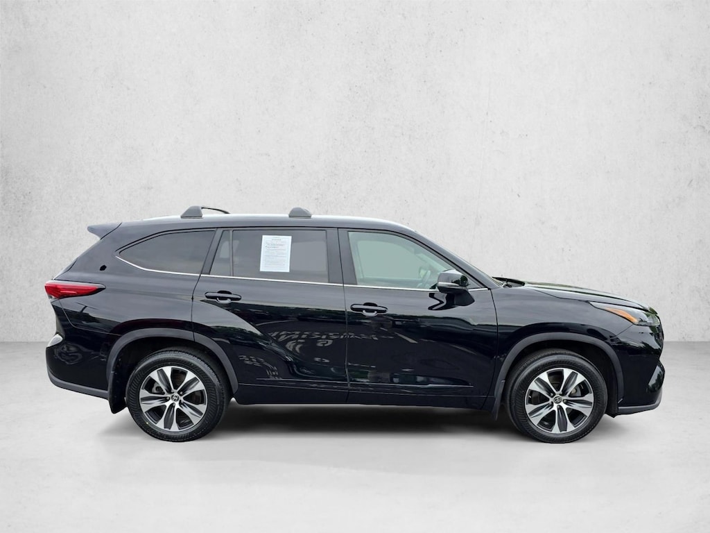 Used 2023 Toyota Highlander XLE SUV