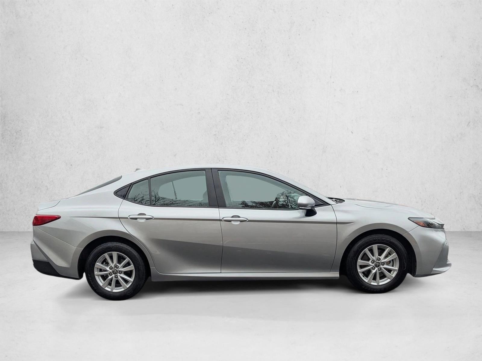 2025 Toyota Camry LE photo 4