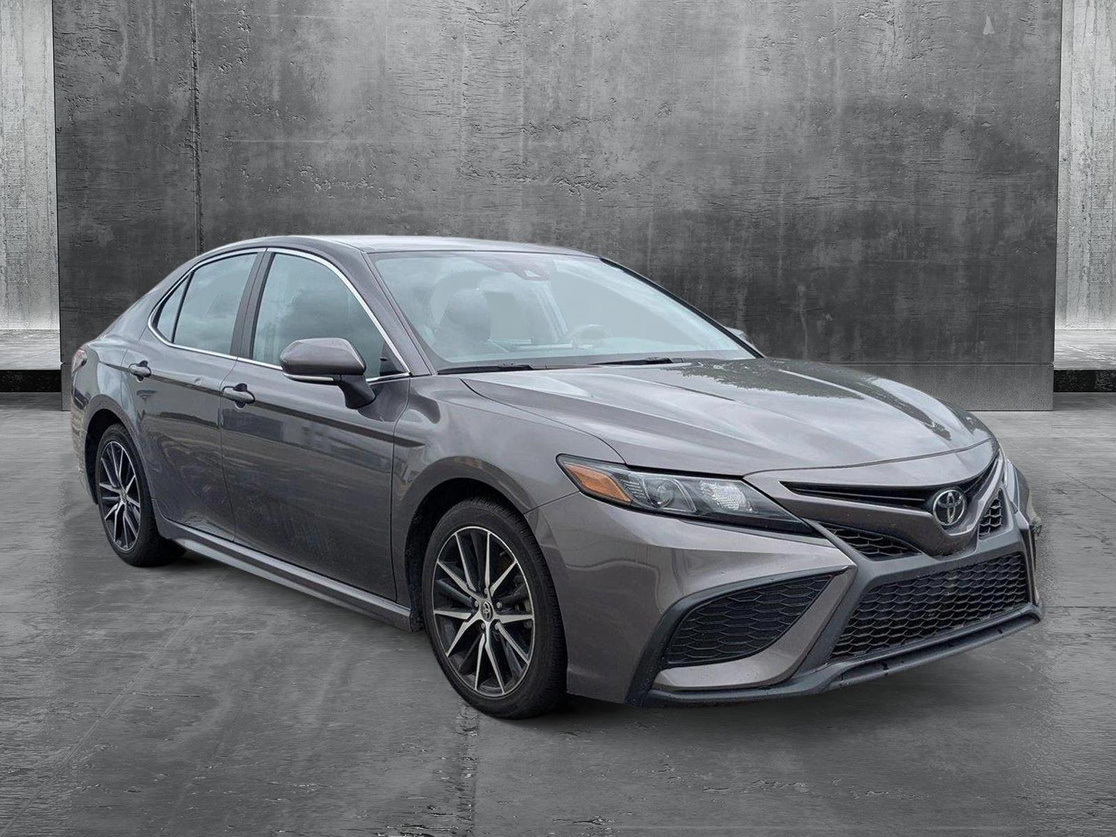 2023 Toyota Camry SE photo 3