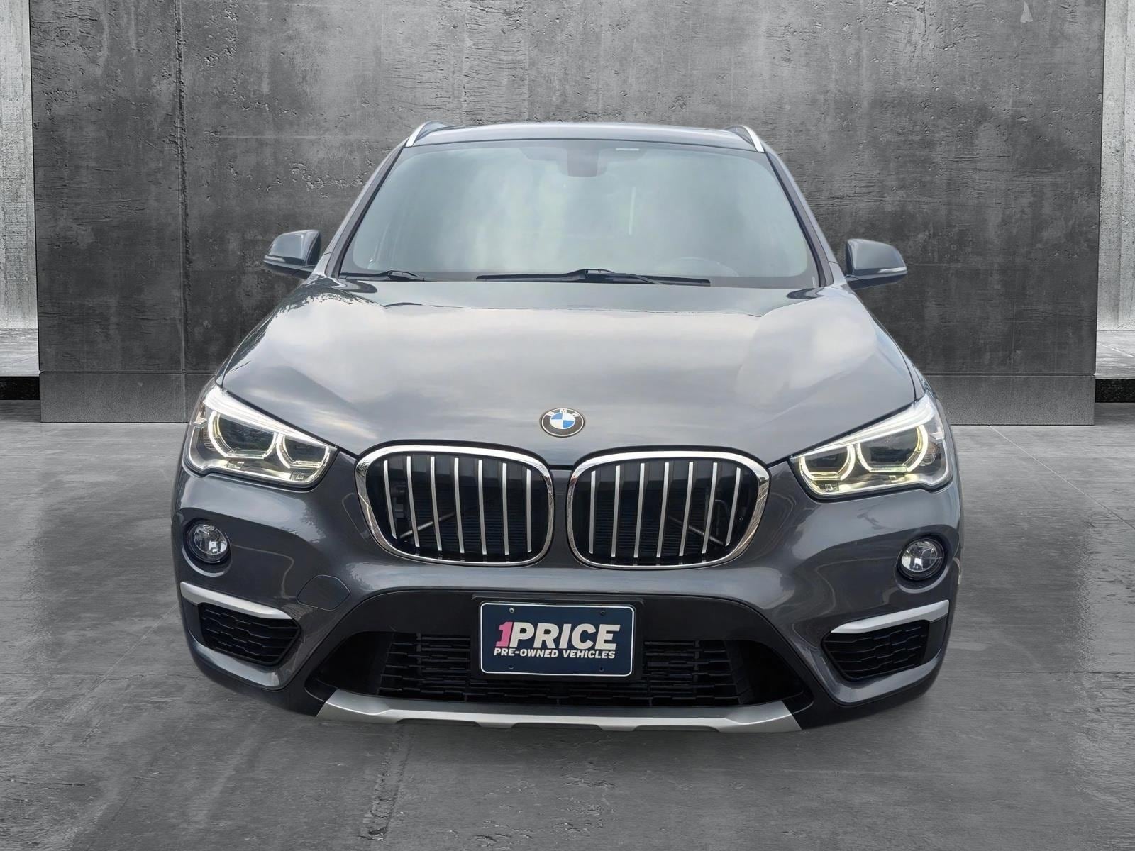 Used 2017 BMW X1 28i with VIN WBXHT3C3XH5F84770 for sale in Libertyville, IL