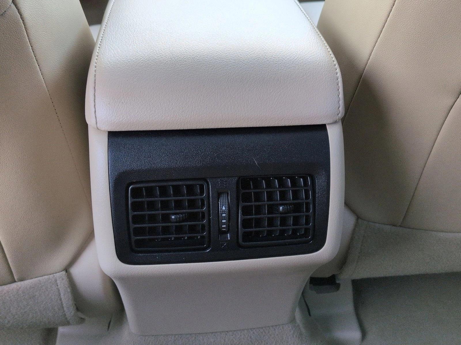 2016 TOYOTA CAMRY - Image 18