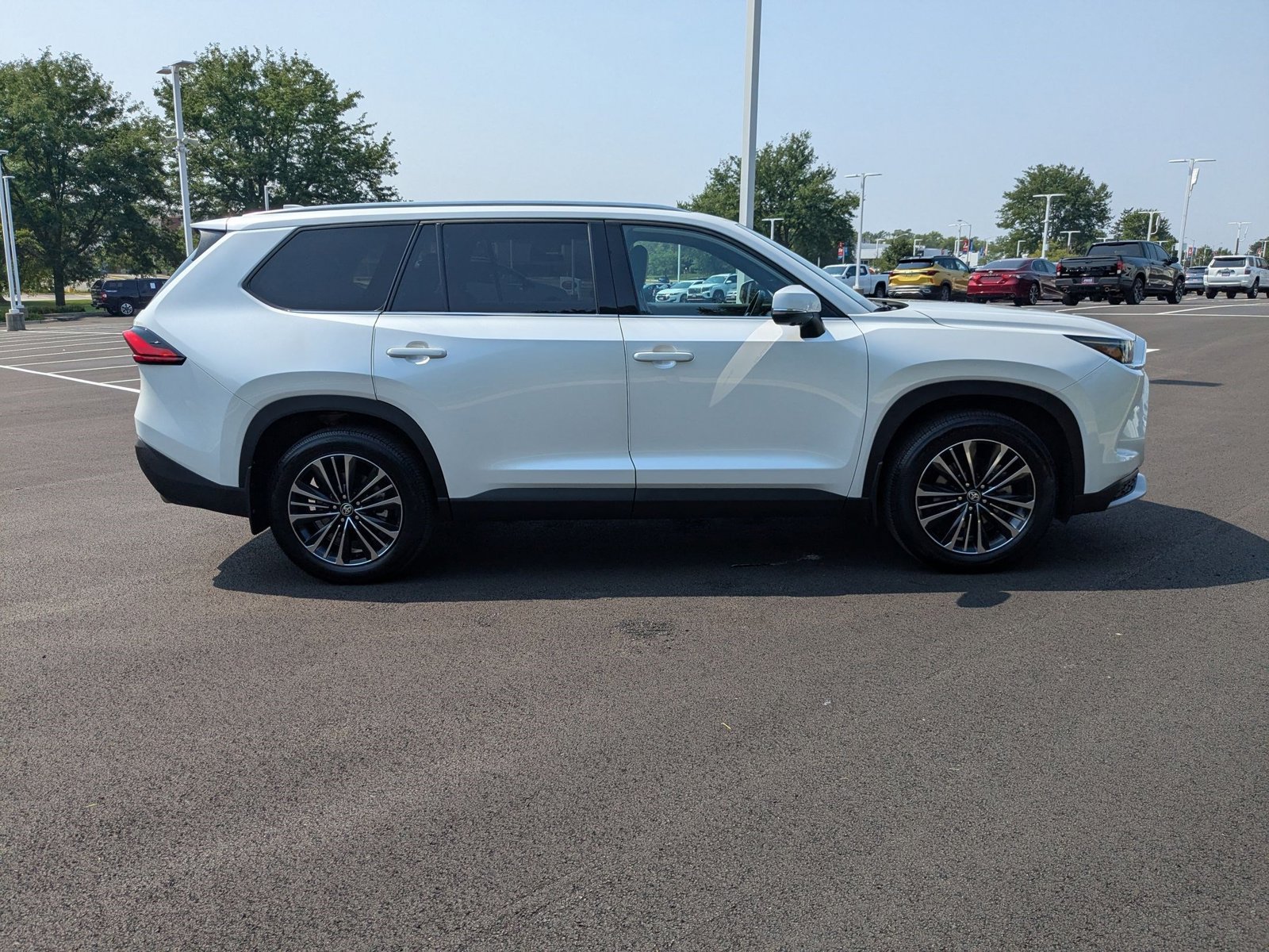 2024 Toyota Highlander Hybrid Platinum photo 4