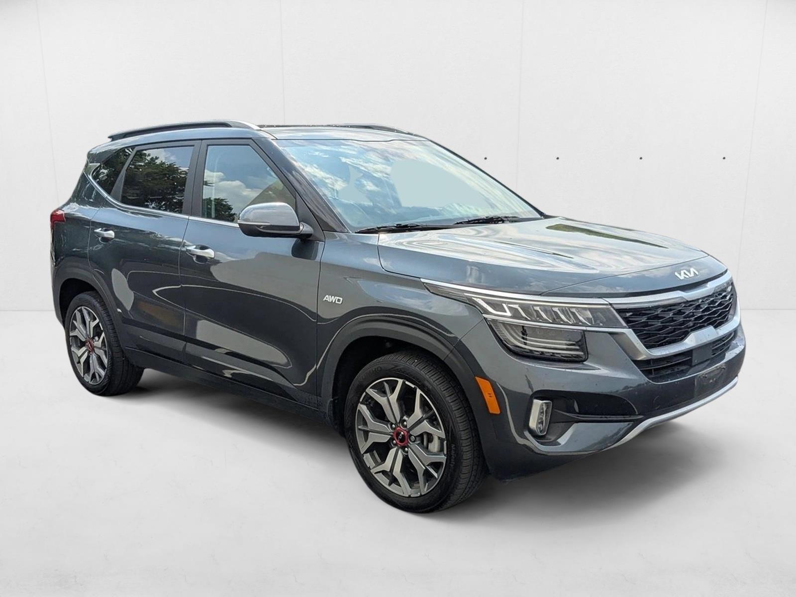 2023 Kia Seltos SX photo 3