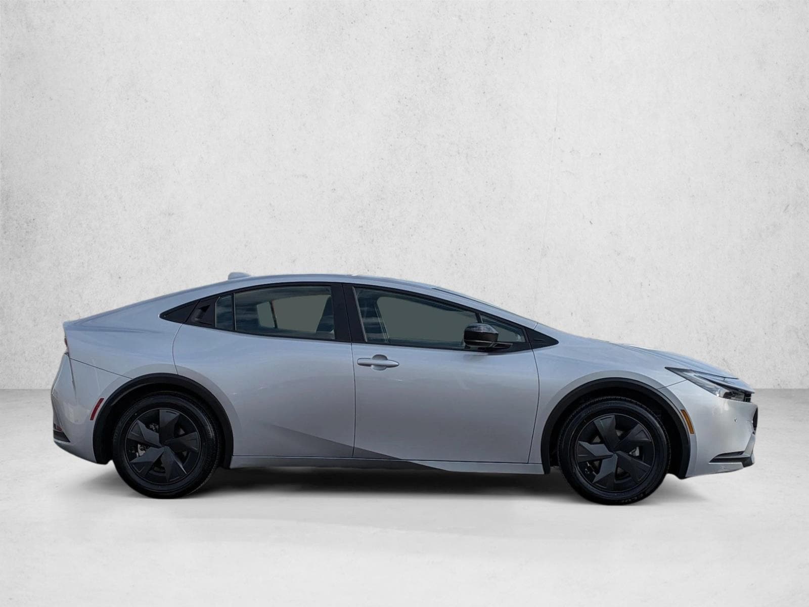 2025 TOYOTA PRIUS - Image 4