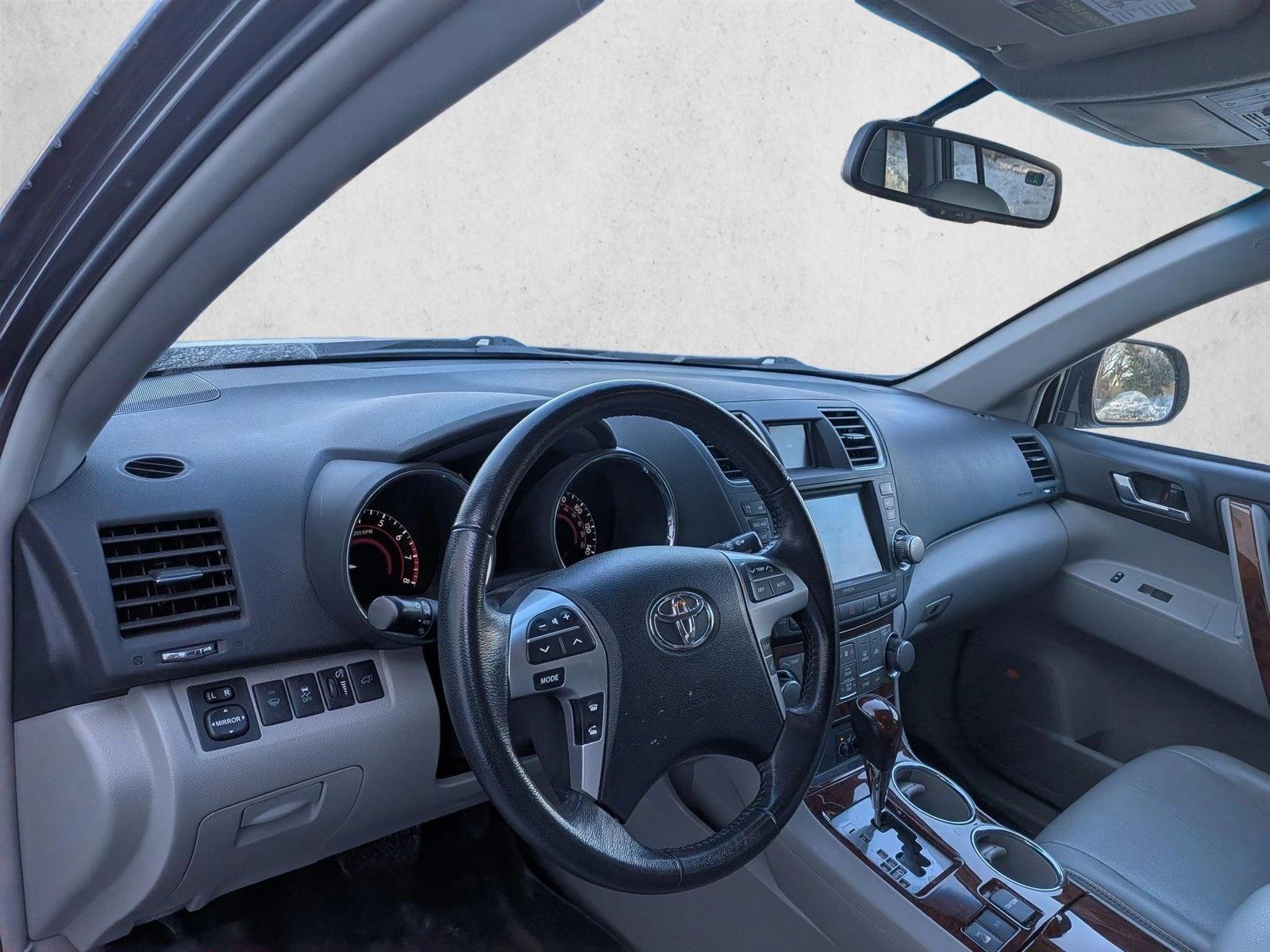 2012 TOYOTA HIGHLANDER - Image 9