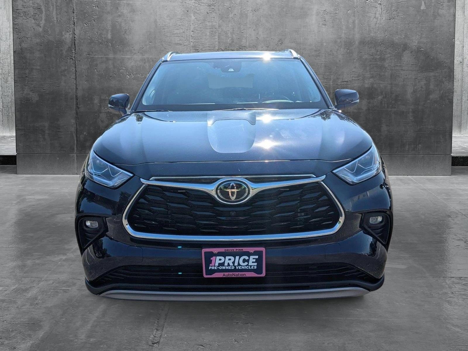 Used 2022 Toyota Highlander Platinum with VIN 5TDFZRBHXNS232374 for sale in Libertyville, IL