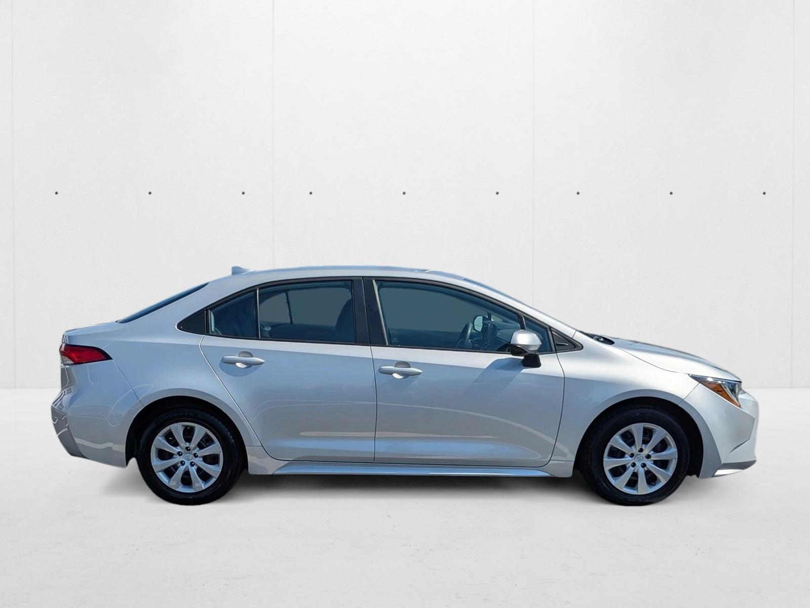 2022 Toyota Corolla LE photo 4