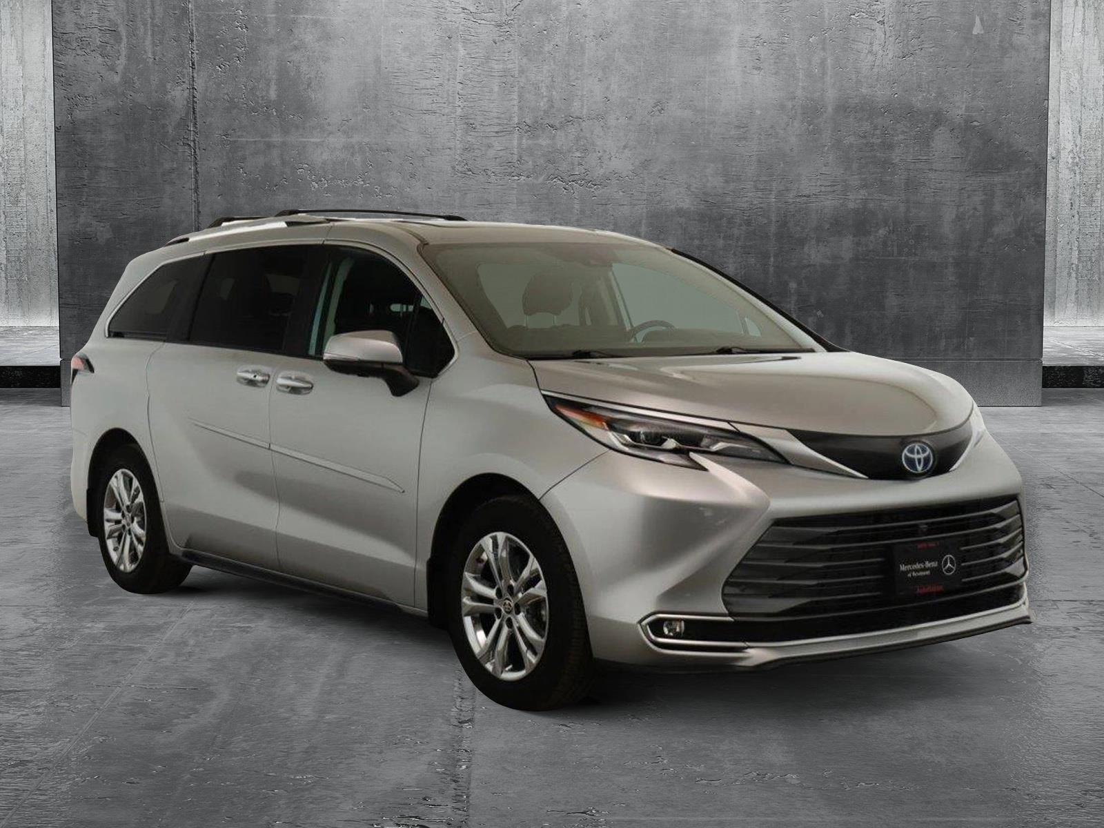 2023 Toyota Sienna Platinum photo 3