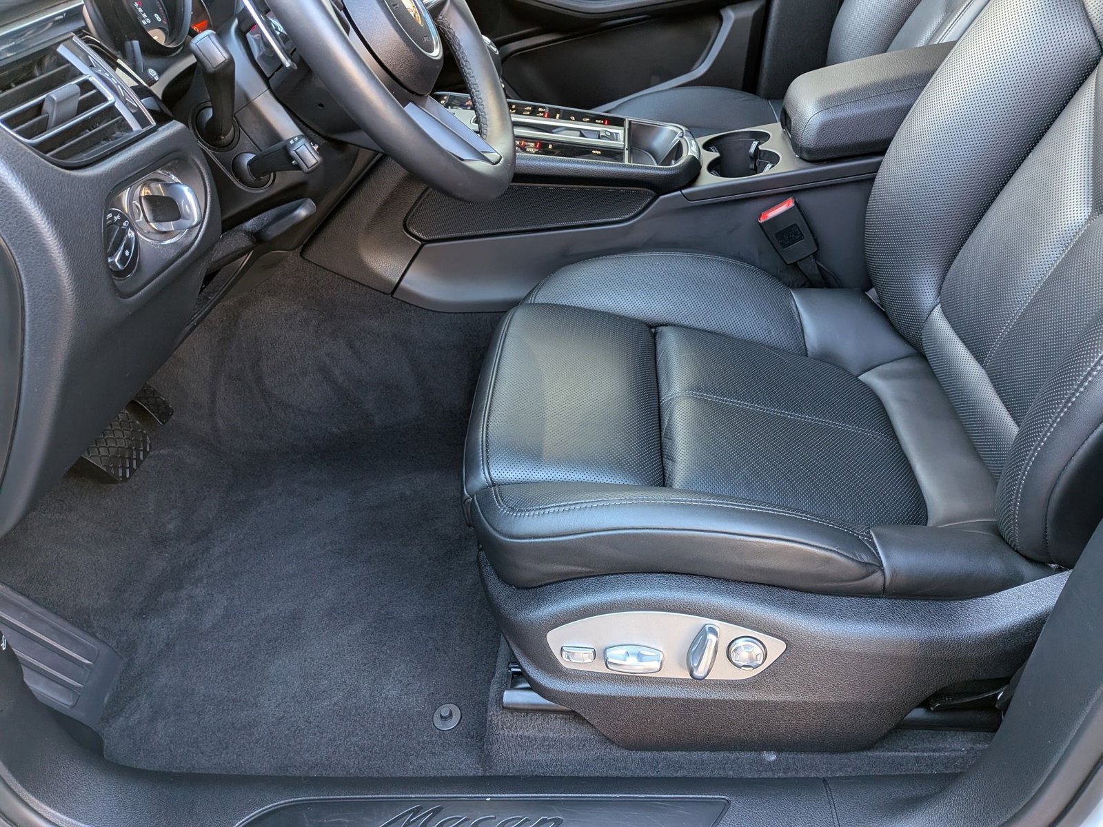 2025 PORSCHE MACAN - Image 15