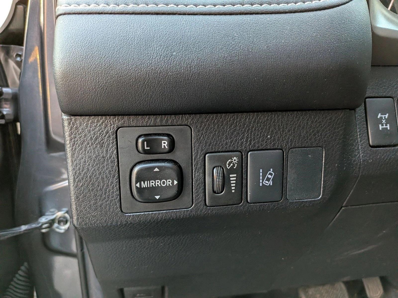 2017 TOYOTA RAV4 - Image 12