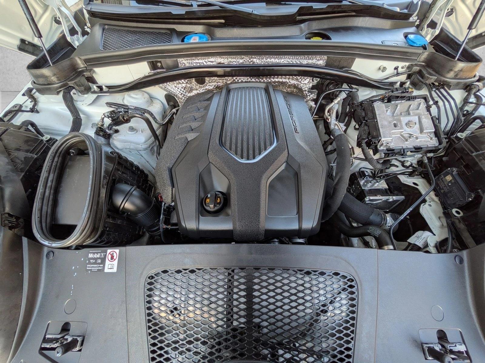 2025 PORSCHE MACAN - Image 24