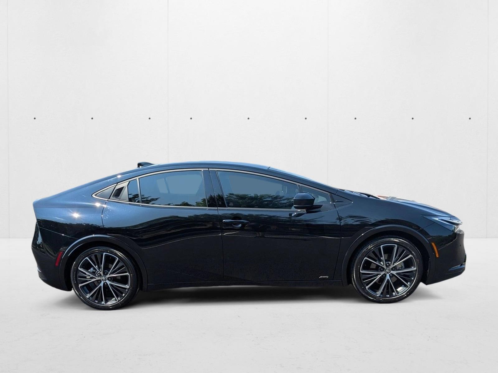 2025 Toyota Prius Limited photo 4