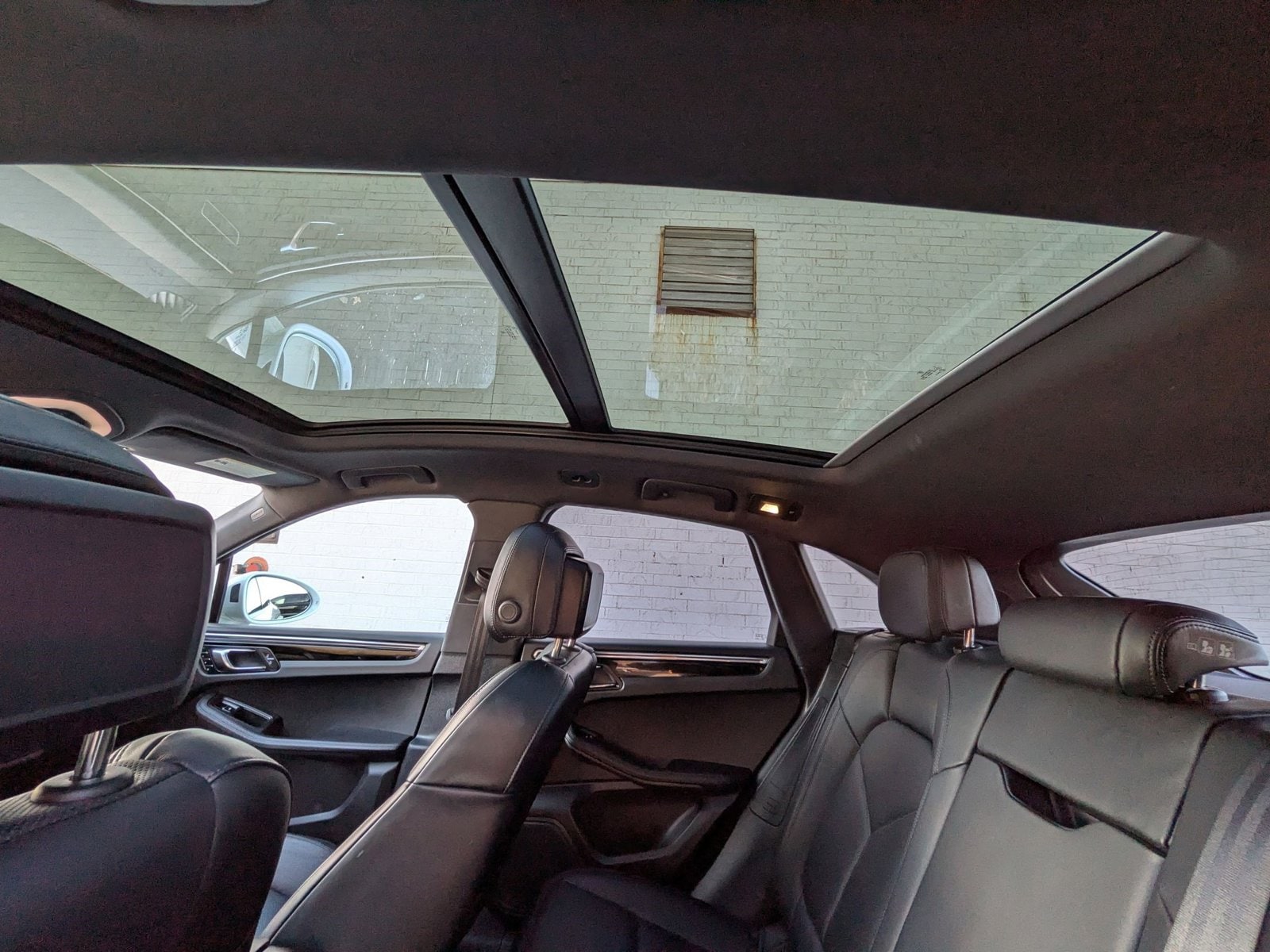 2025 PORSCHE MACAN - Image 19