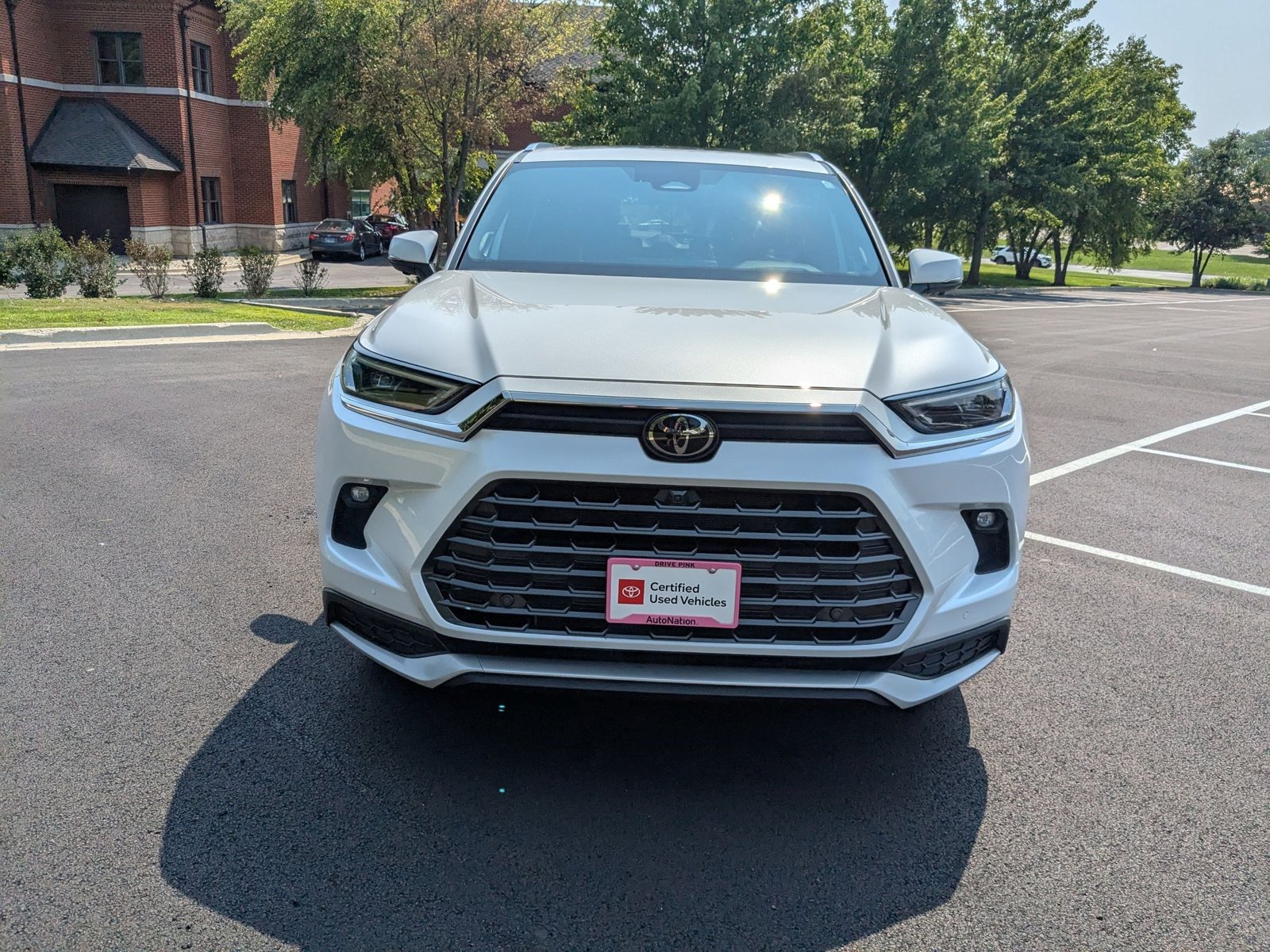 2024 Toyota Highlander Hybrid Platinum photo 2