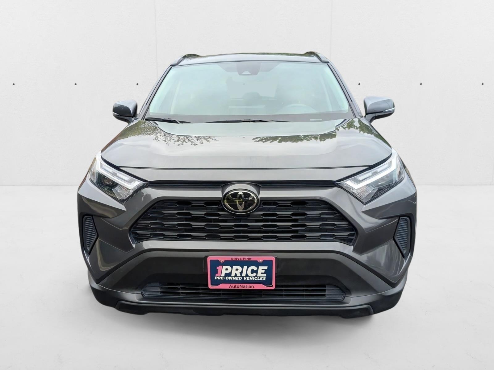2024 Toyota RAV4 XLE photo 2