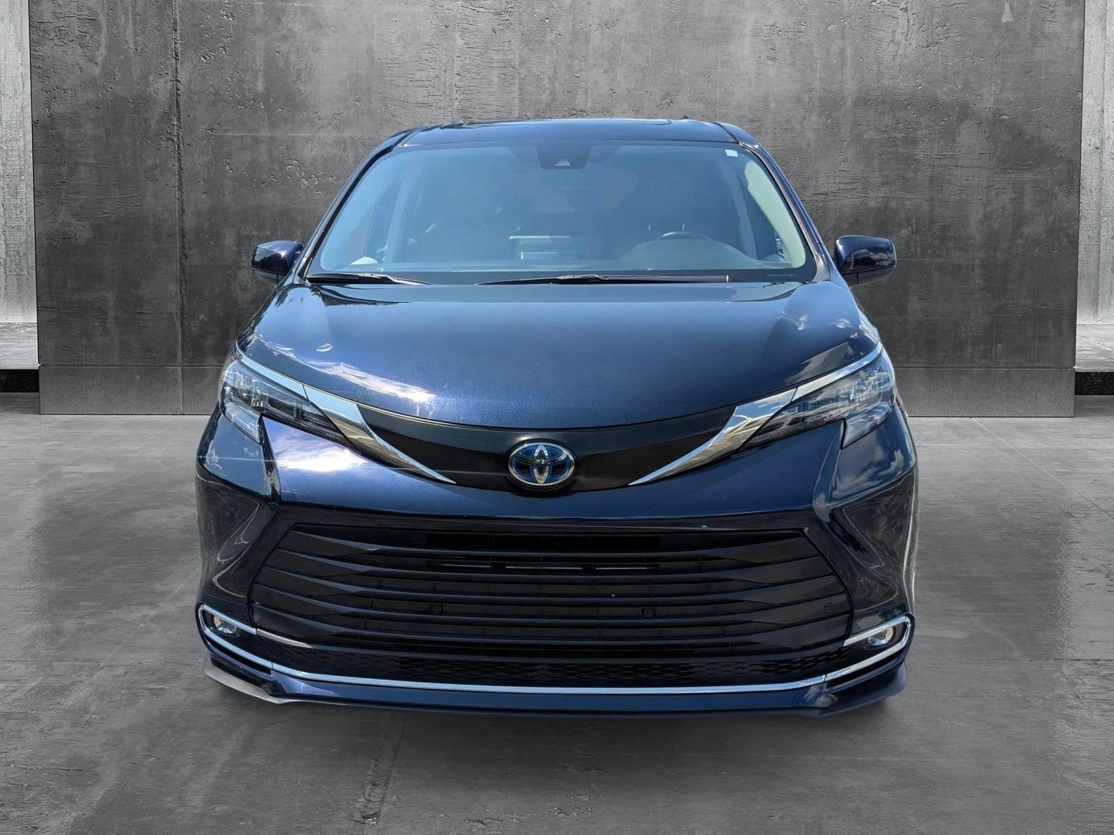 Used 2024 Toyota Sienna XLE with VIN 5TDYRKEC3RS183797 for sale in Libertyville, IL