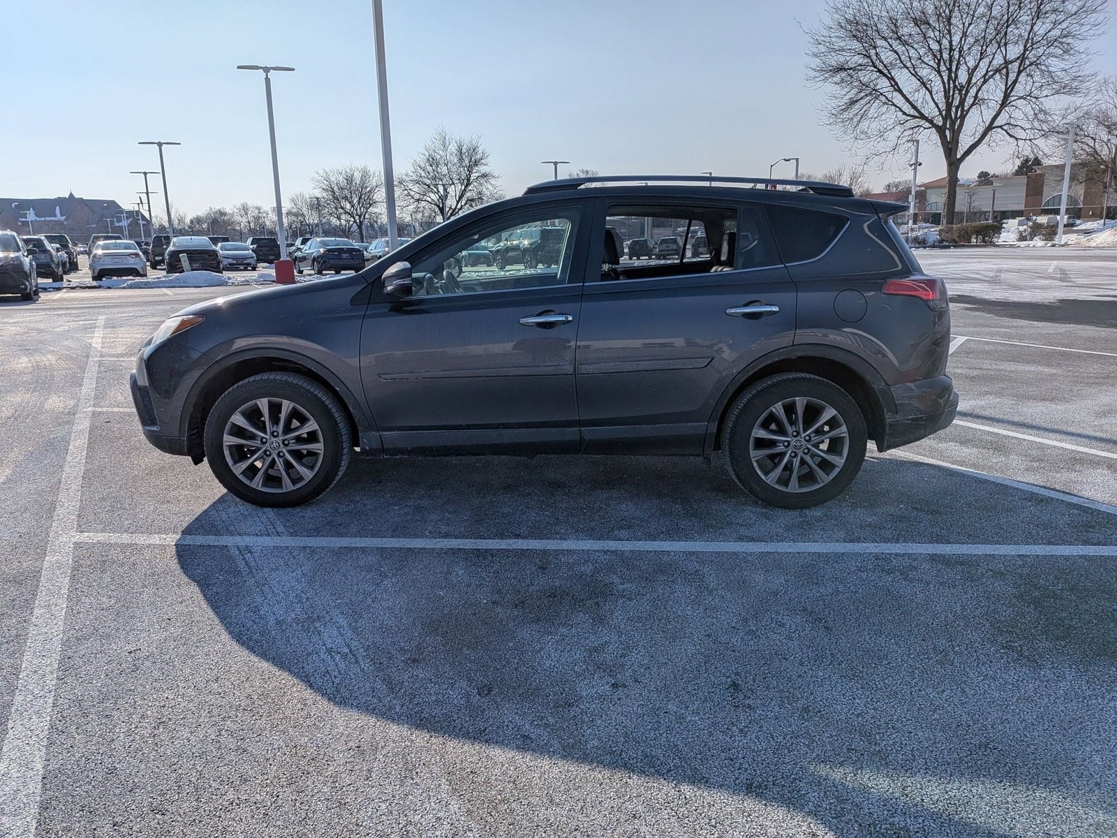 2017 TOYOTA RAV4 - Image 8