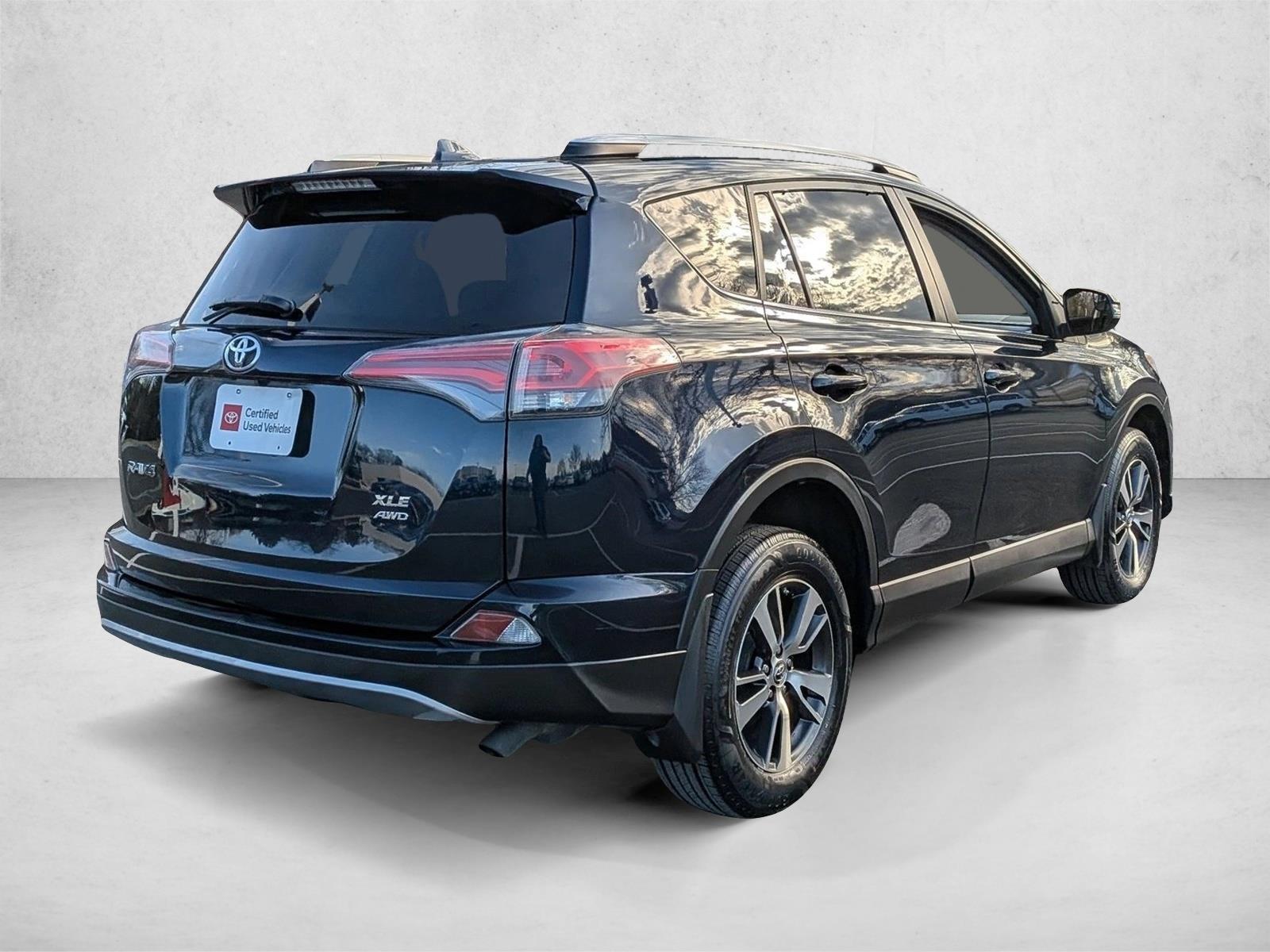 2017 TOYOTA RAV4 - Image 5
