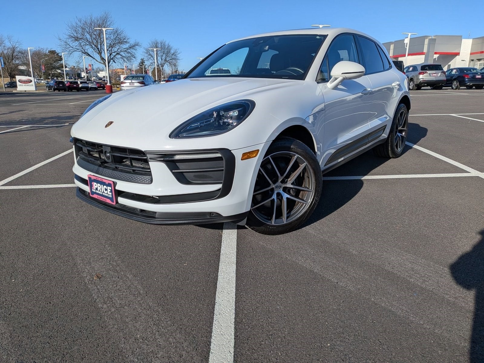 2025 PORSCHE MACAN - Image 1