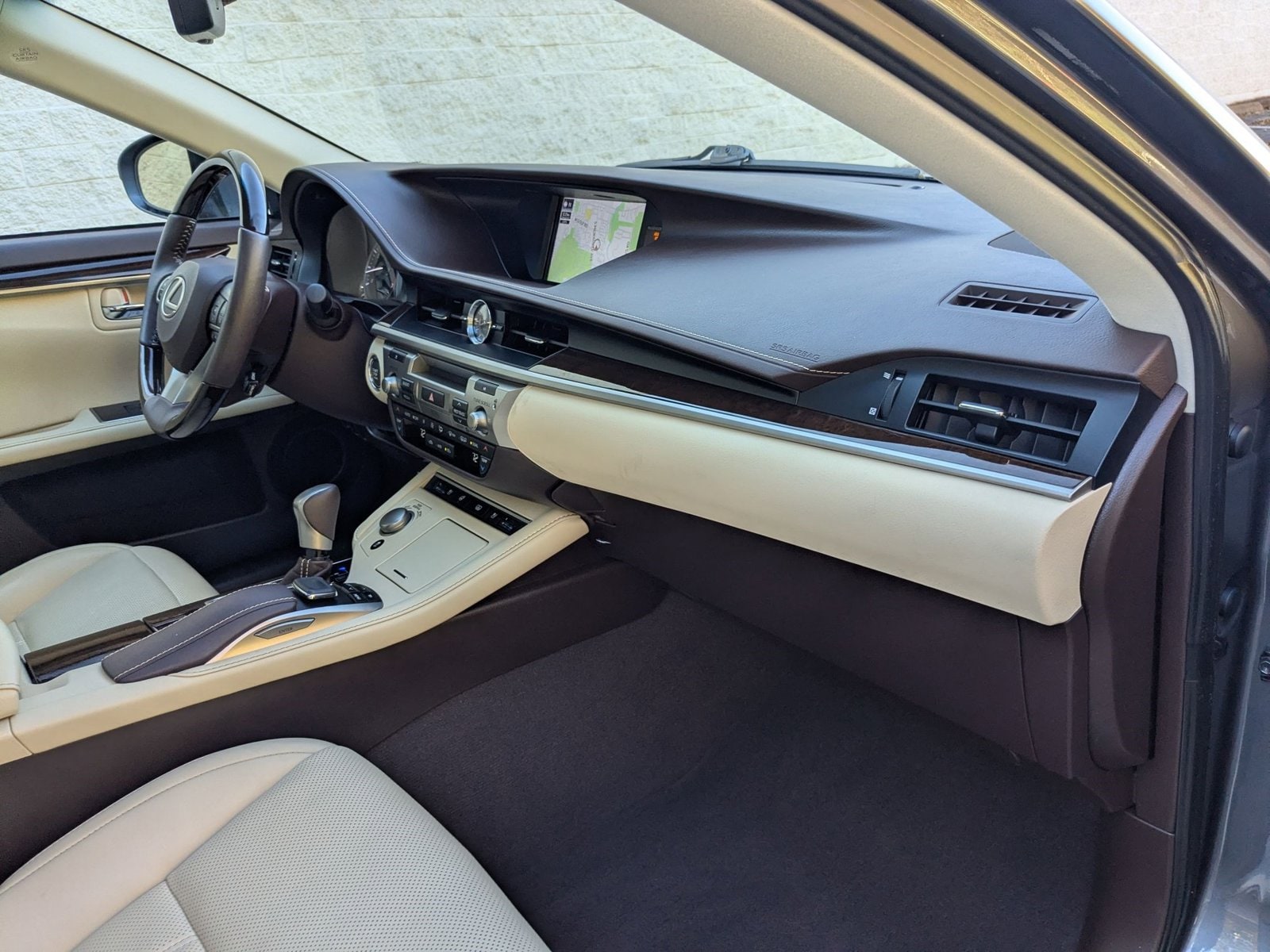 2017 LEXUS ES - Image 22