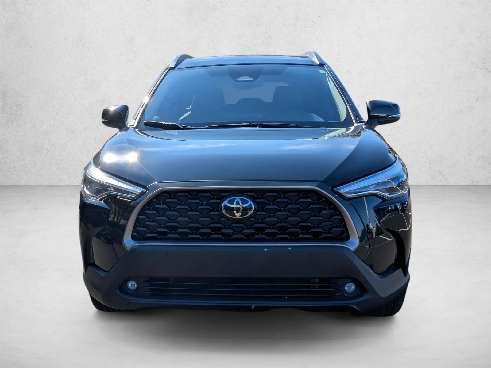 2024 Toyota Corolla Cross XLE photo 2