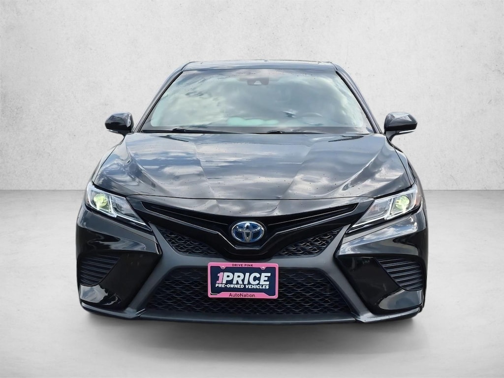 Used 2020 Toyota Camry Hybrid SE Sedan