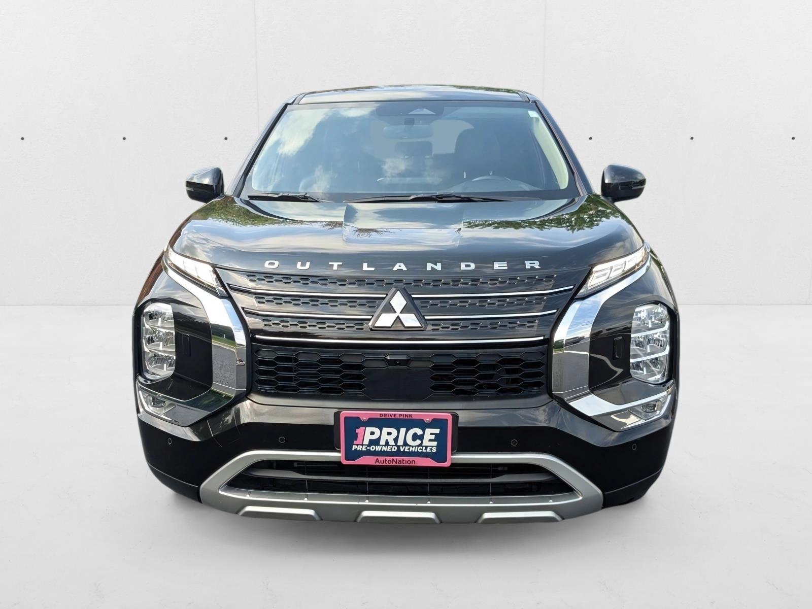 2023 Mitsubishi Outlander SE photo 2