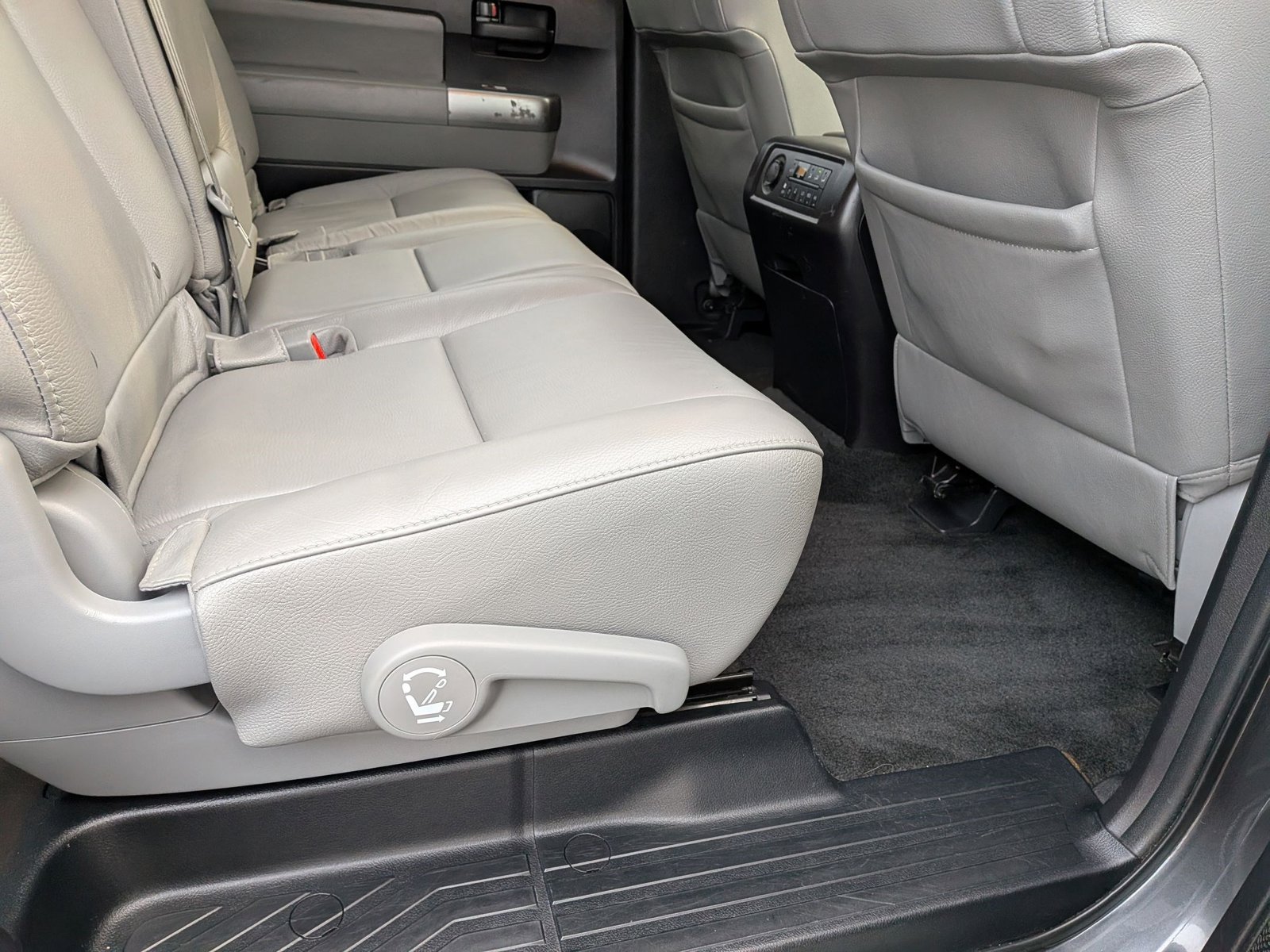 2019 TOYOTA SEQUOIA - Image 18