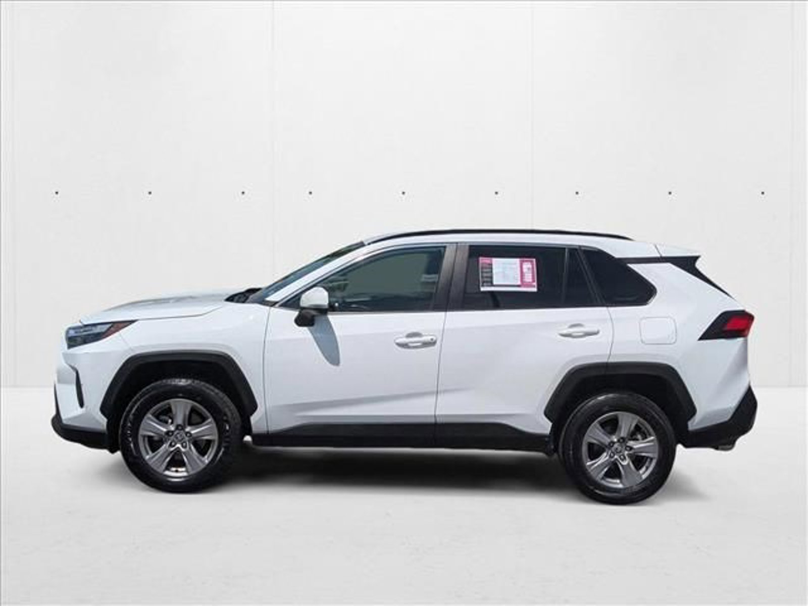 2023 Toyota RAV4 XLE photo 2