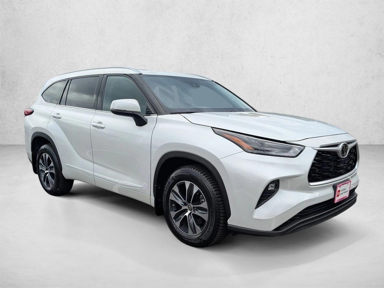 2022 Toyota Highlander XLE photo 3