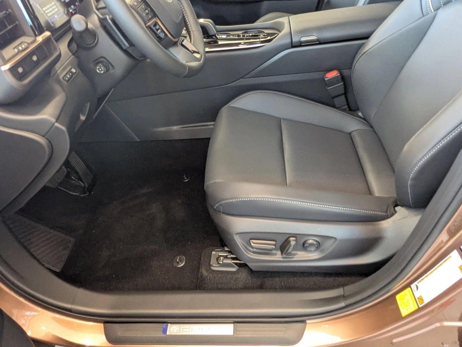 2026 Toyota Crown Platinum photo 4