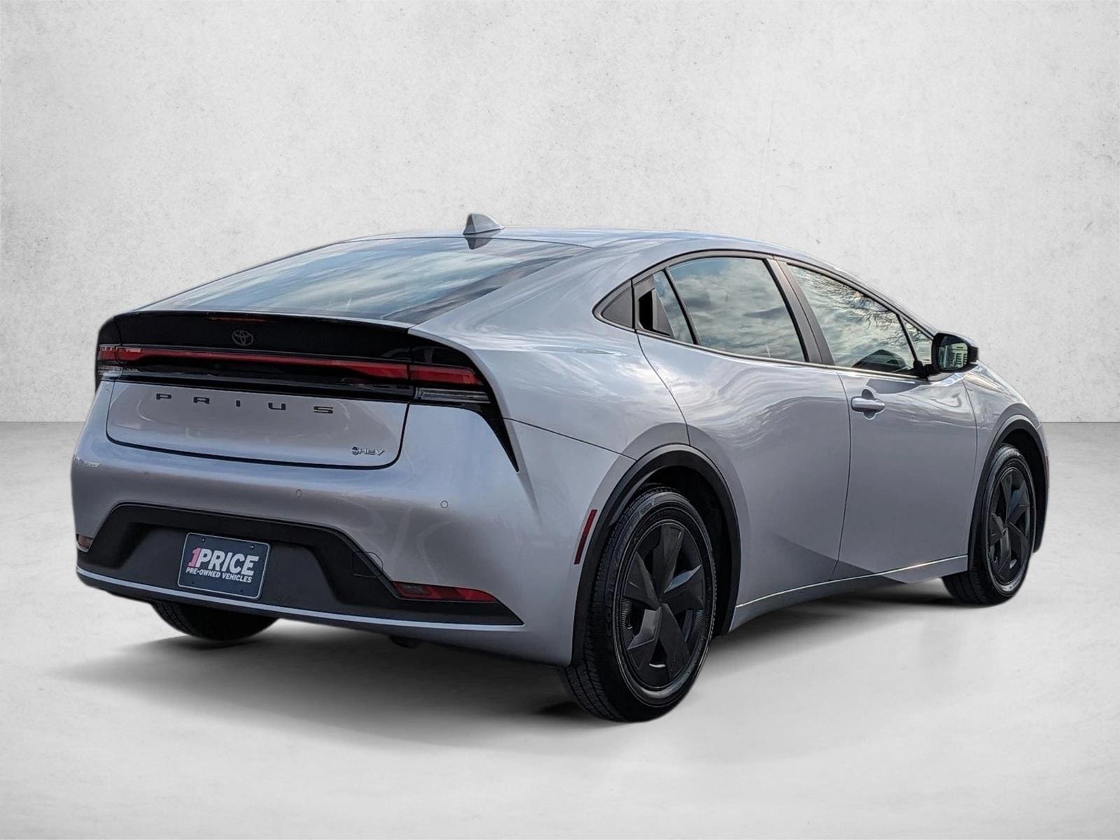 2025 TOYOTA PRIUS - Image 5