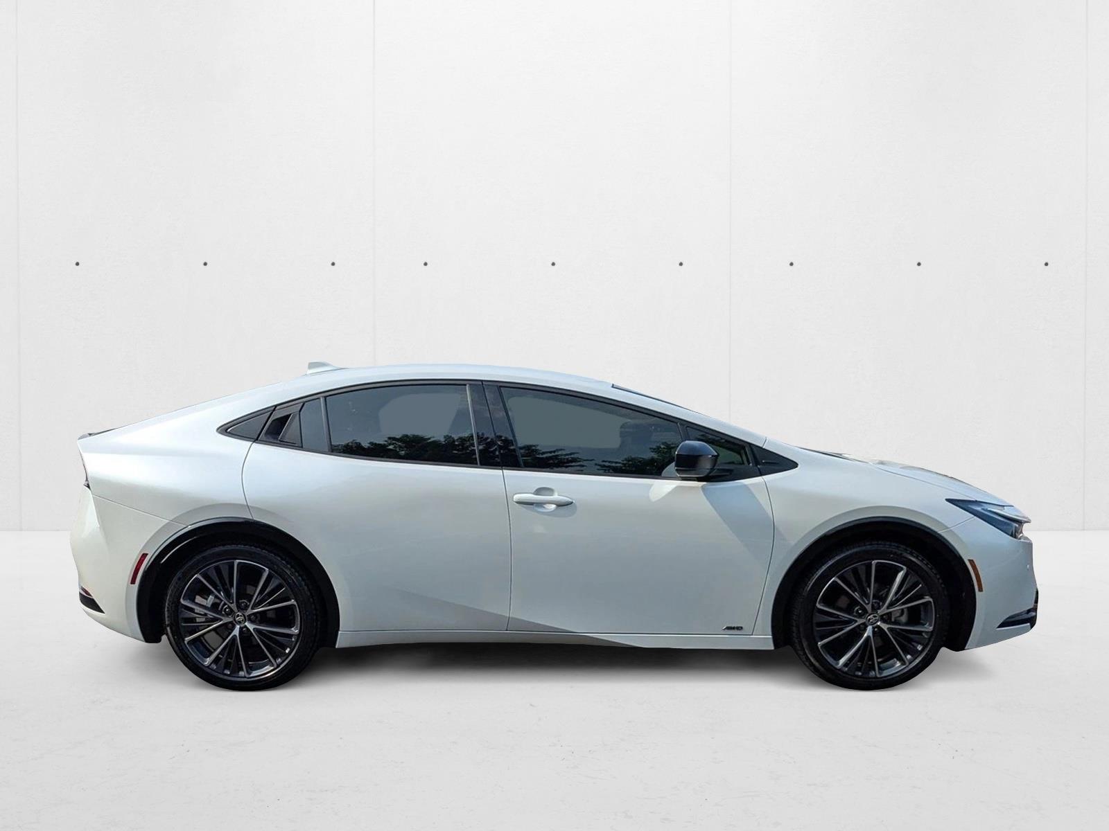 2025 Toyota Prius XLE photo 4