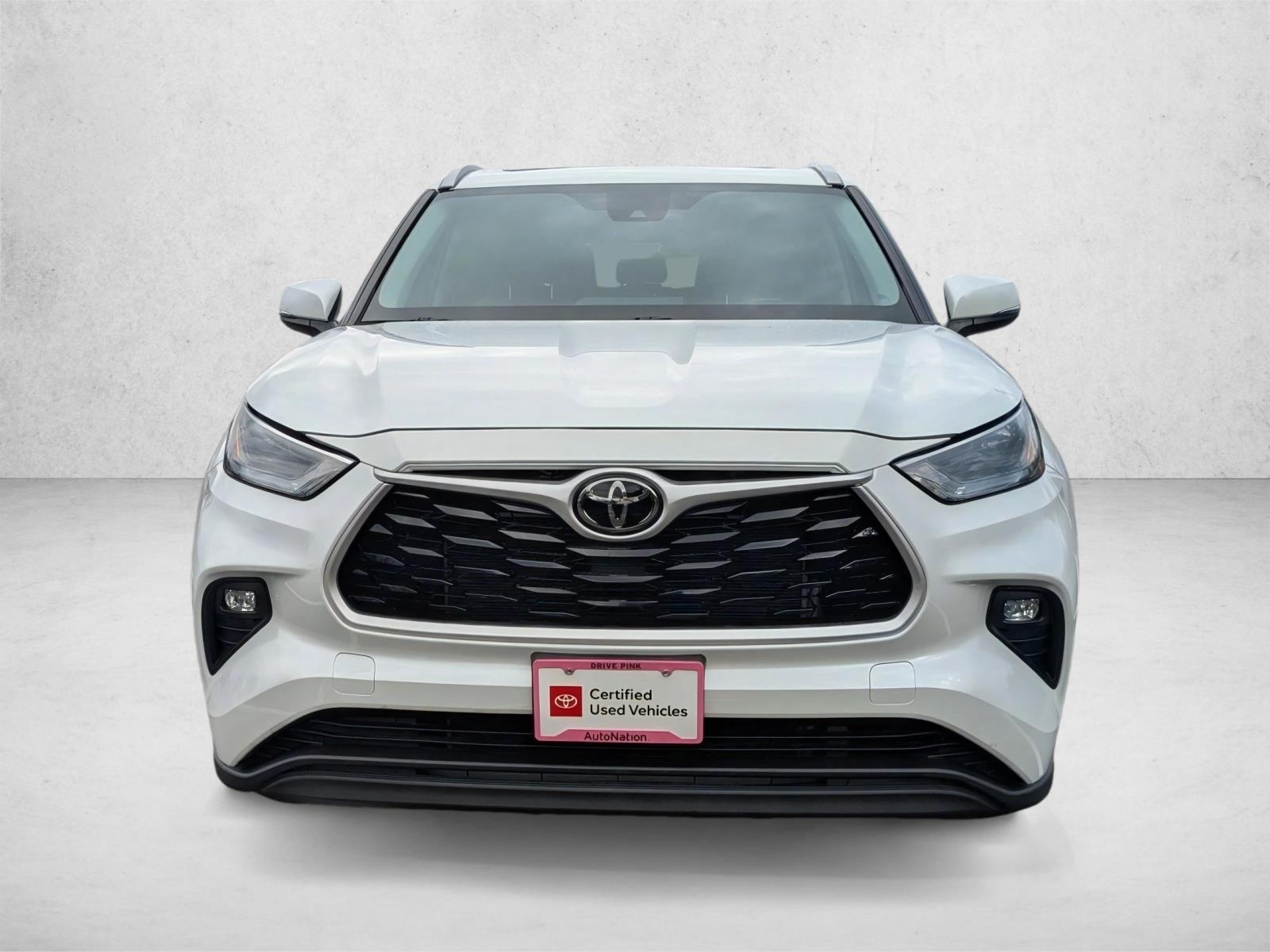 2022 Toyota Highlander XLE photo 2