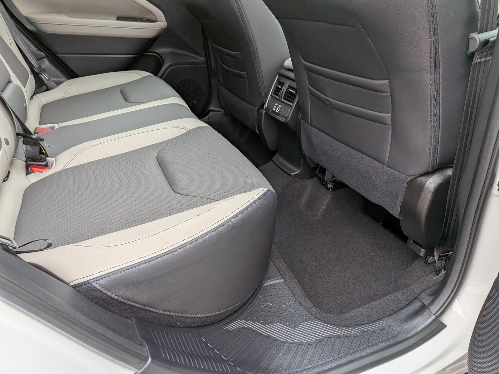 2025 SUBARU FORESTER - Image 18