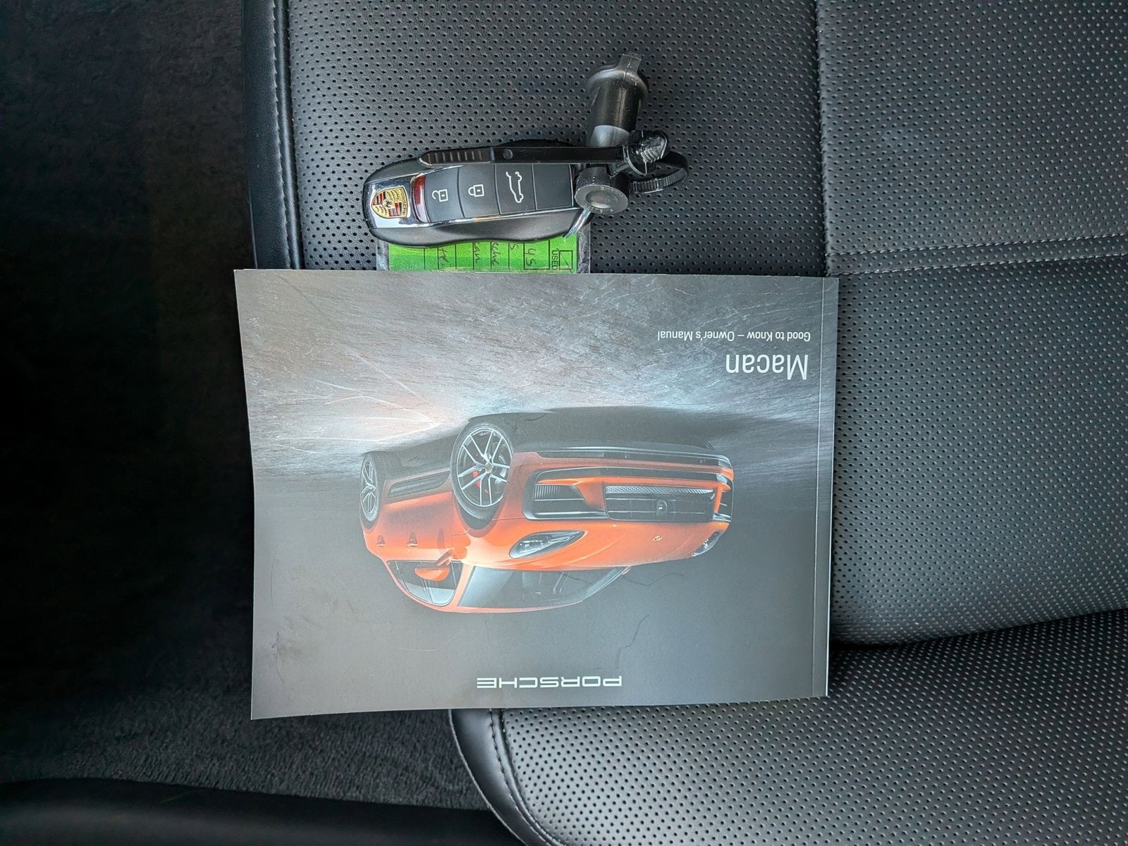 2025 PORSCHE MACAN - Image 25