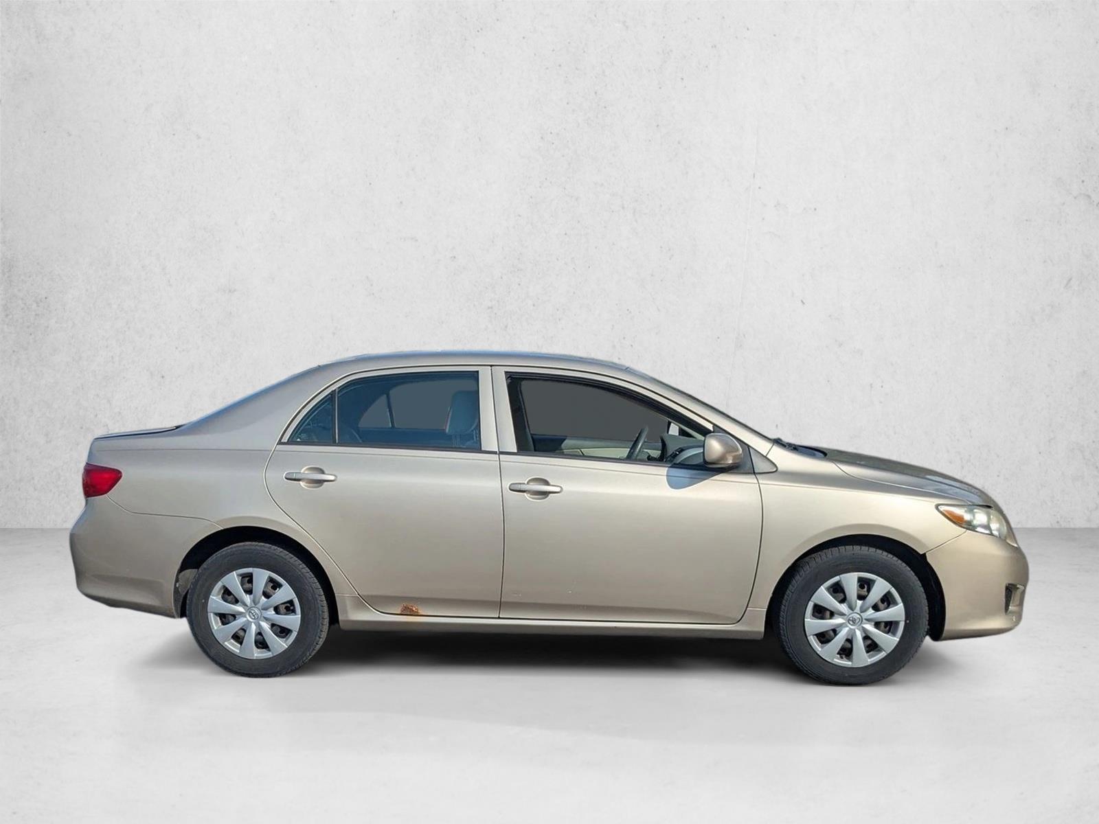 2010 Toyota Corolla LE photo 4