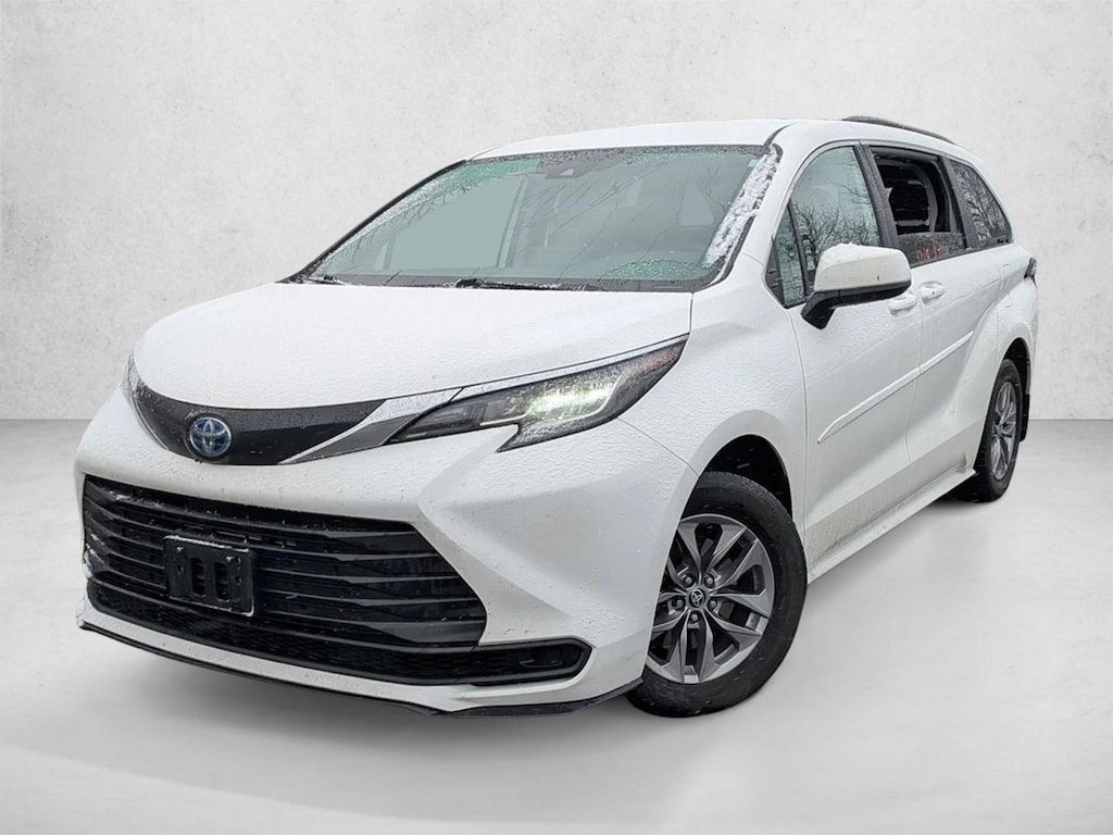 Certified 2022 Toyota Sienna LE 8 Passenger Van Passenger Van