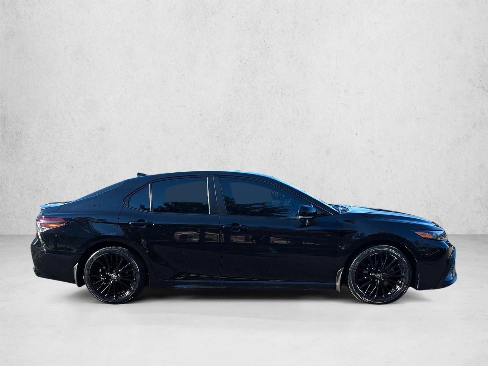 2022 Toyota Camry Hybrid SE photo 4