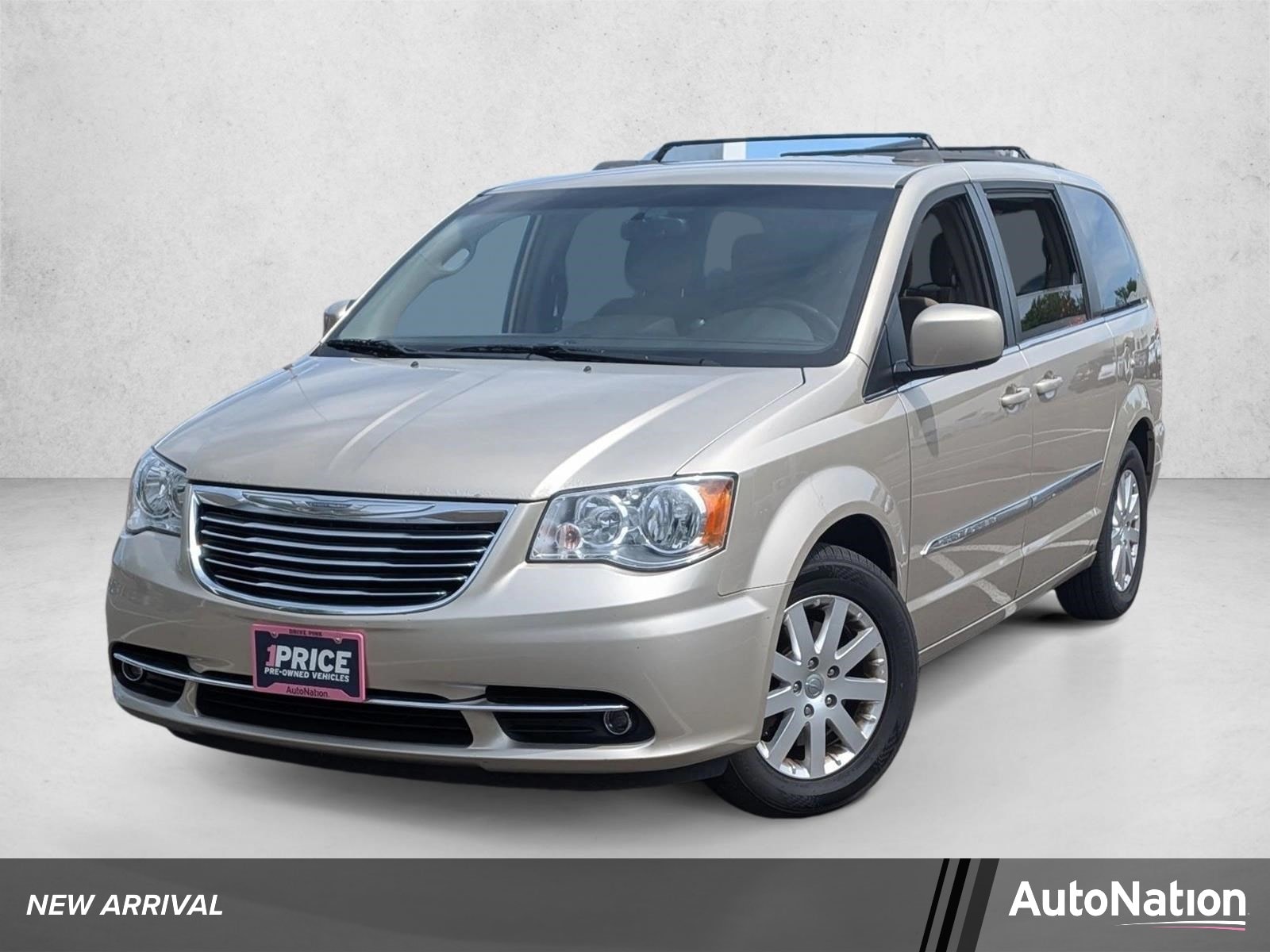 2016 Chrysler Town & Country Touring's photo