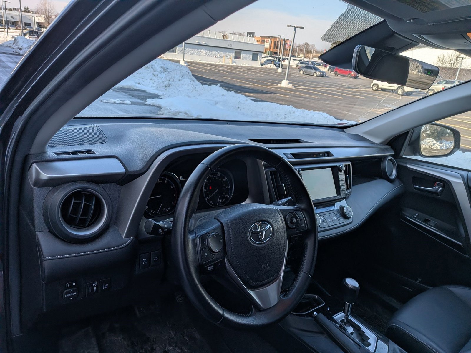 2017 TOYOTA RAV4 - Image 9