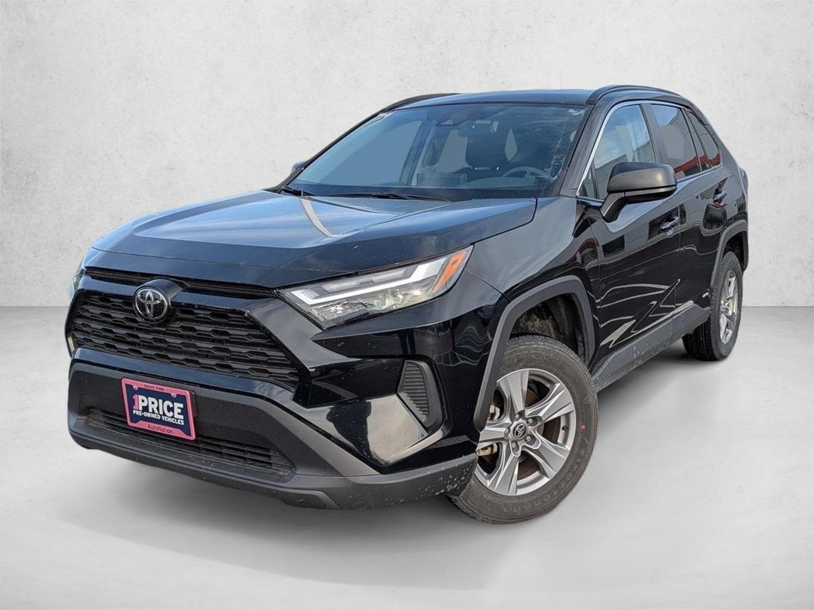 2025 Toyota RAV4 LE's photo