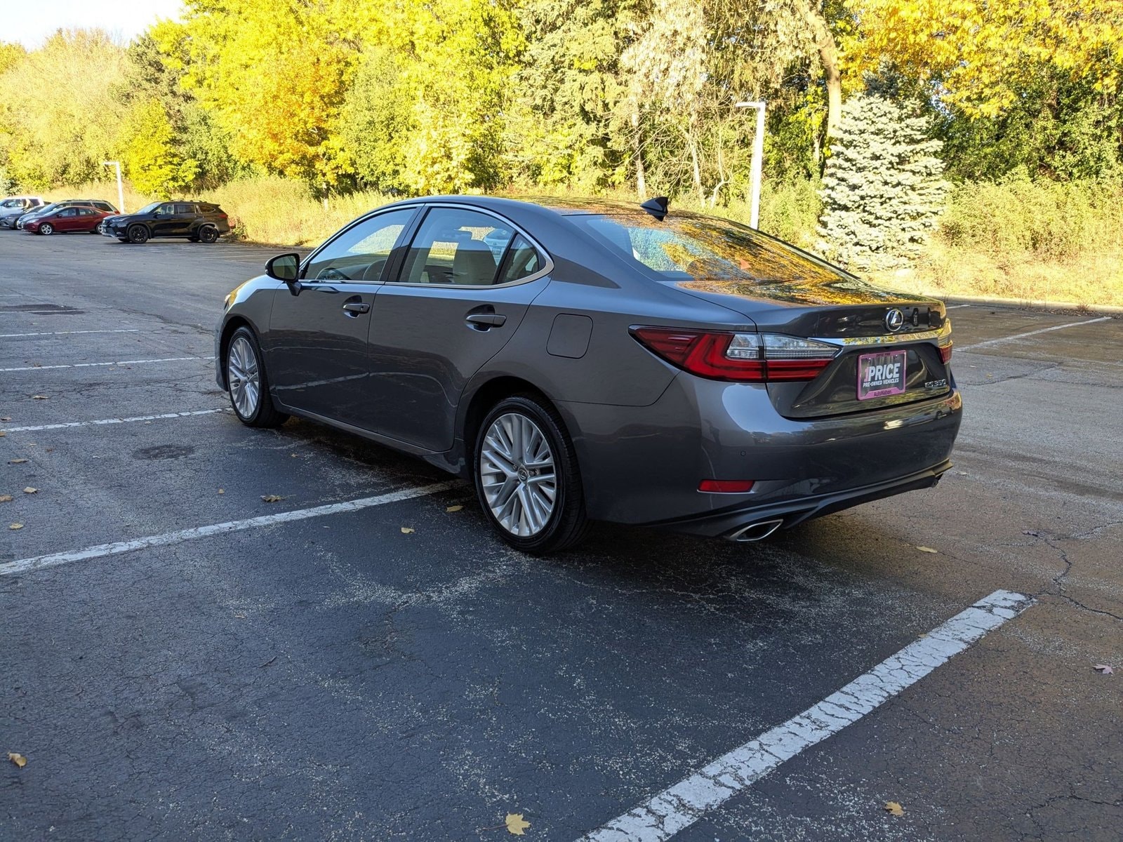 2017 LEXUS ES - Image 8